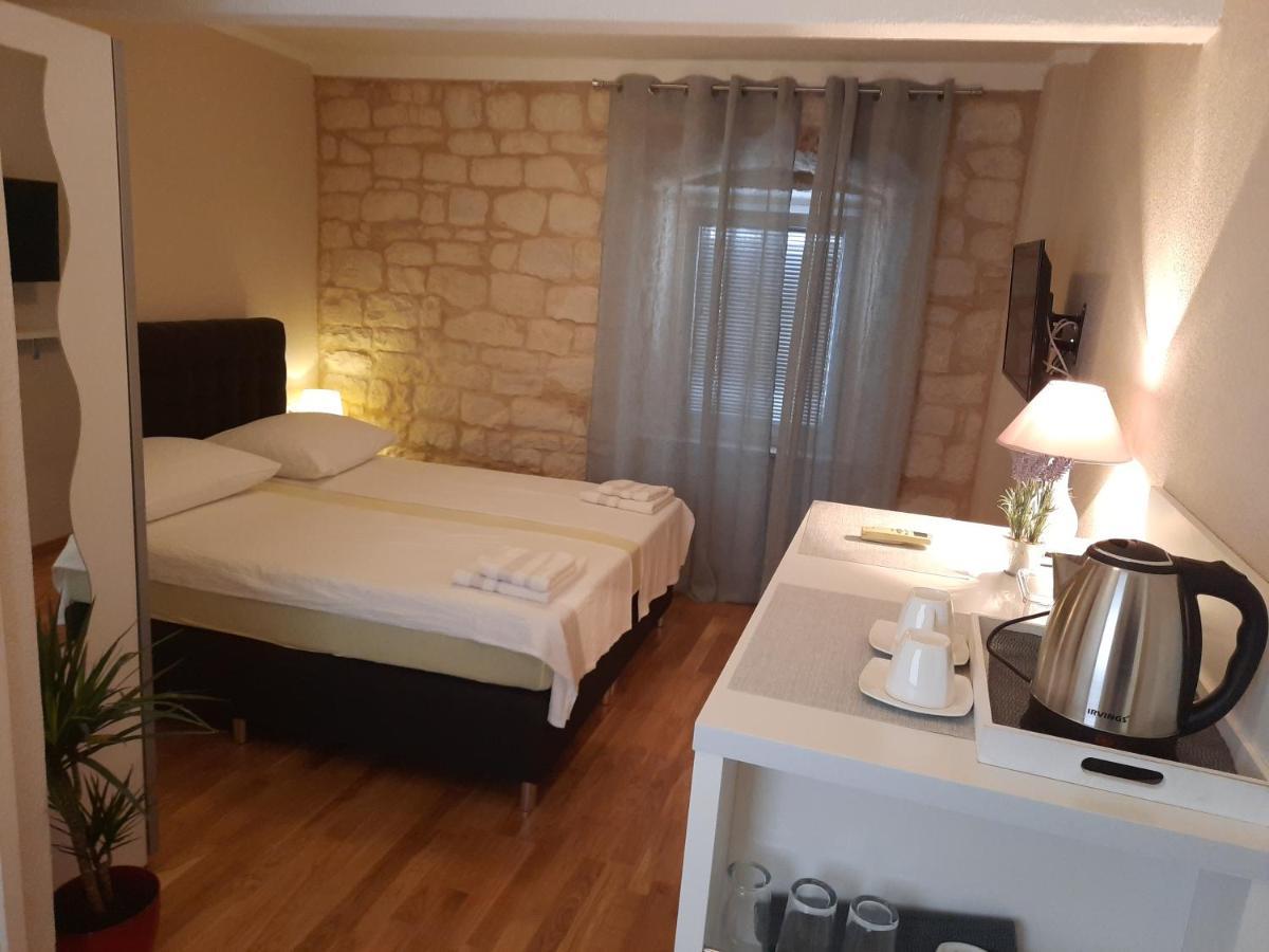 Carol Rooms Trogir Ngoại thất bức ảnh